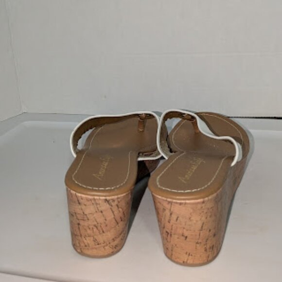 American Eagle Wedge Sandals Fip Flops White Tan Beige Beach Casual Size 9.5 NWT - Picture 5 of 7